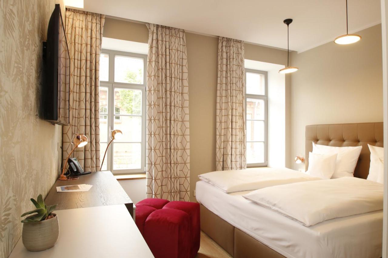 לנדאו אין דר פאלץ Amelie No 1 Hotel & Appartements מראה חיצוני תמונה