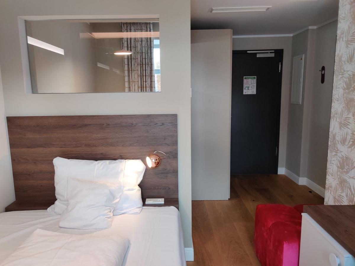 לנדאו אין דר פאלץ Amelie No 1 Hotel & Appartements מראה חיצוני תמונה