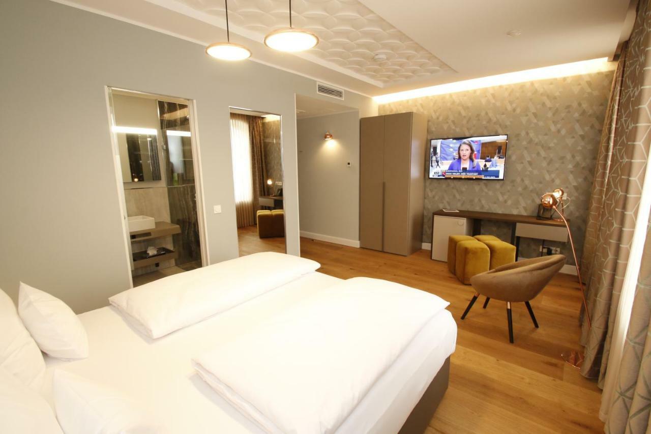 לנדאו אין דר פאלץ Amelie No 1 Hotel & Appartements מראה חיצוני תמונה