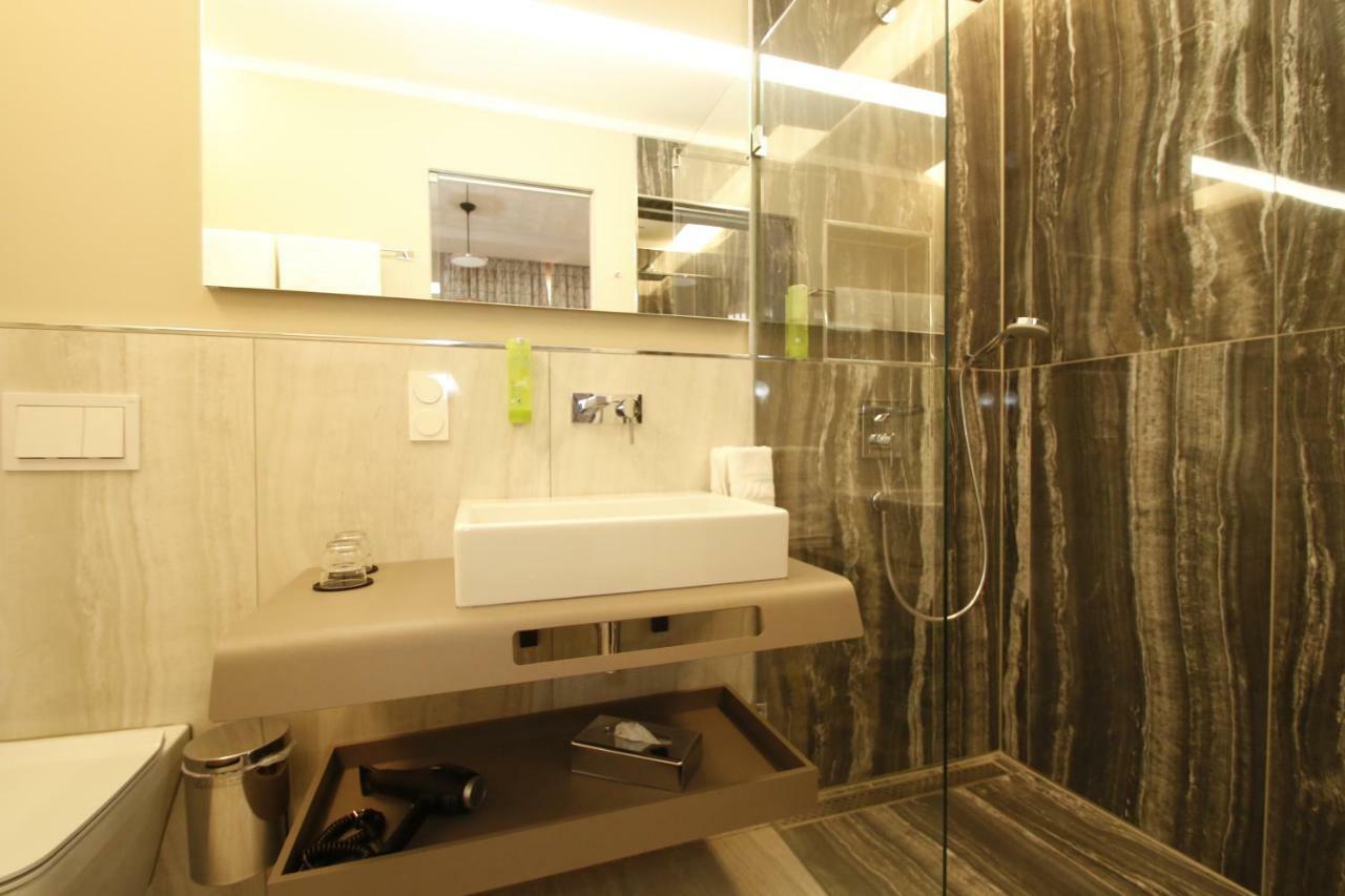 לנדאו אין דר פאלץ Amelie No 1 Hotel & Appartements מראה חיצוני תמונה