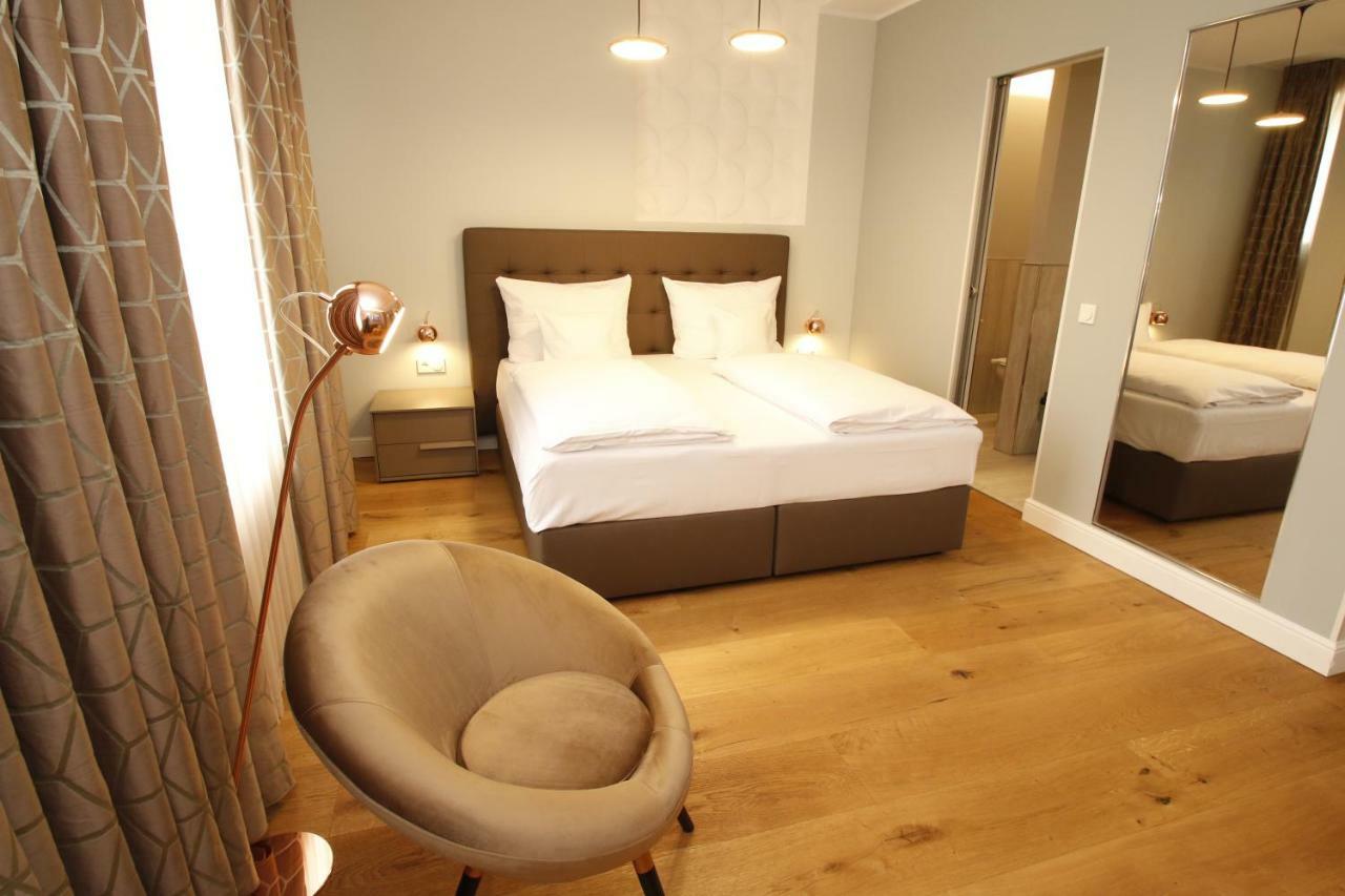 לנדאו אין דר פאלץ Amelie No 1 Hotel & Appartements מראה חיצוני תמונה