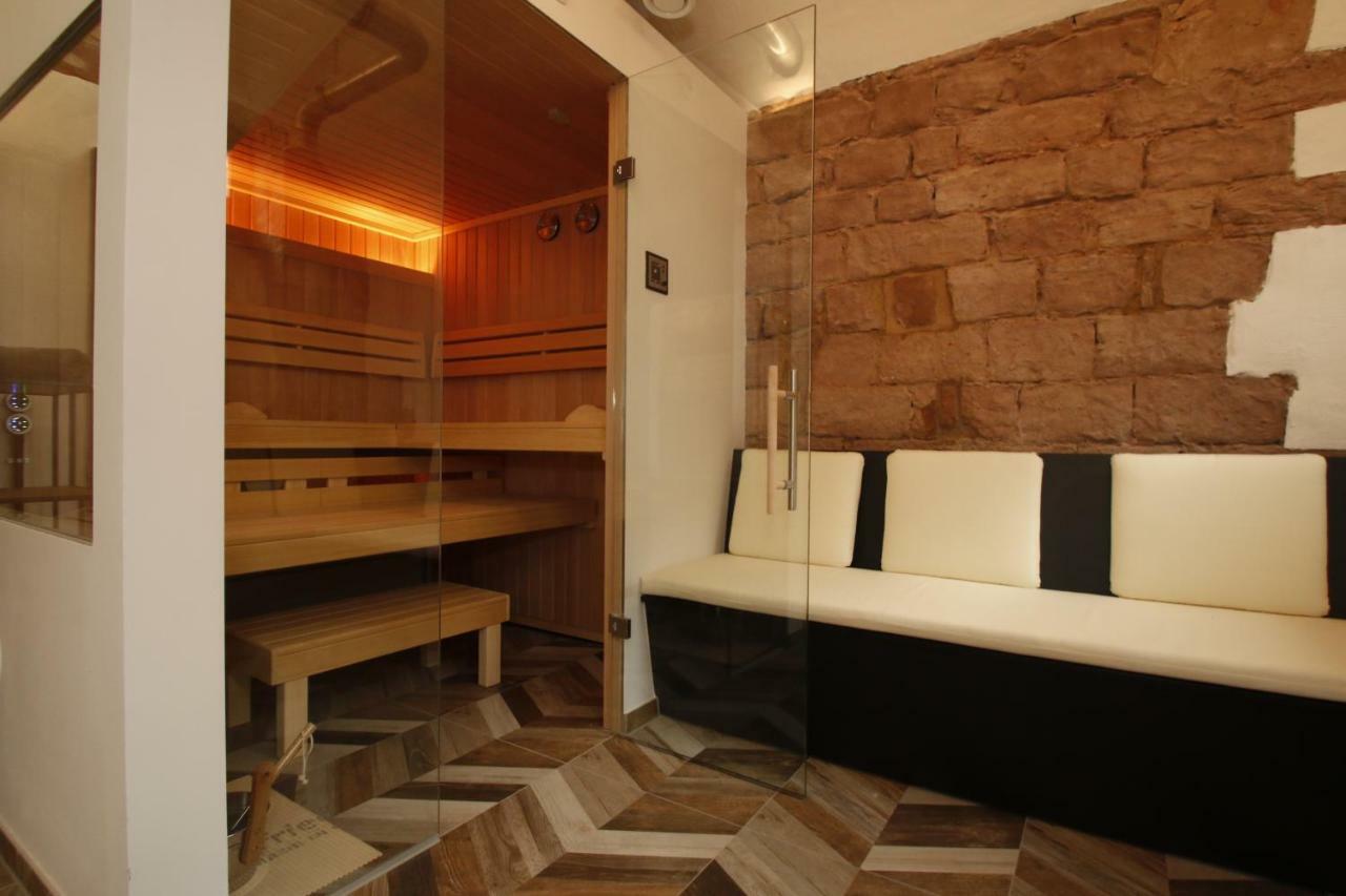 לנדאו אין דר פאלץ Amelie No 1 Hotel & Appartements מראה חיצוני תמונה