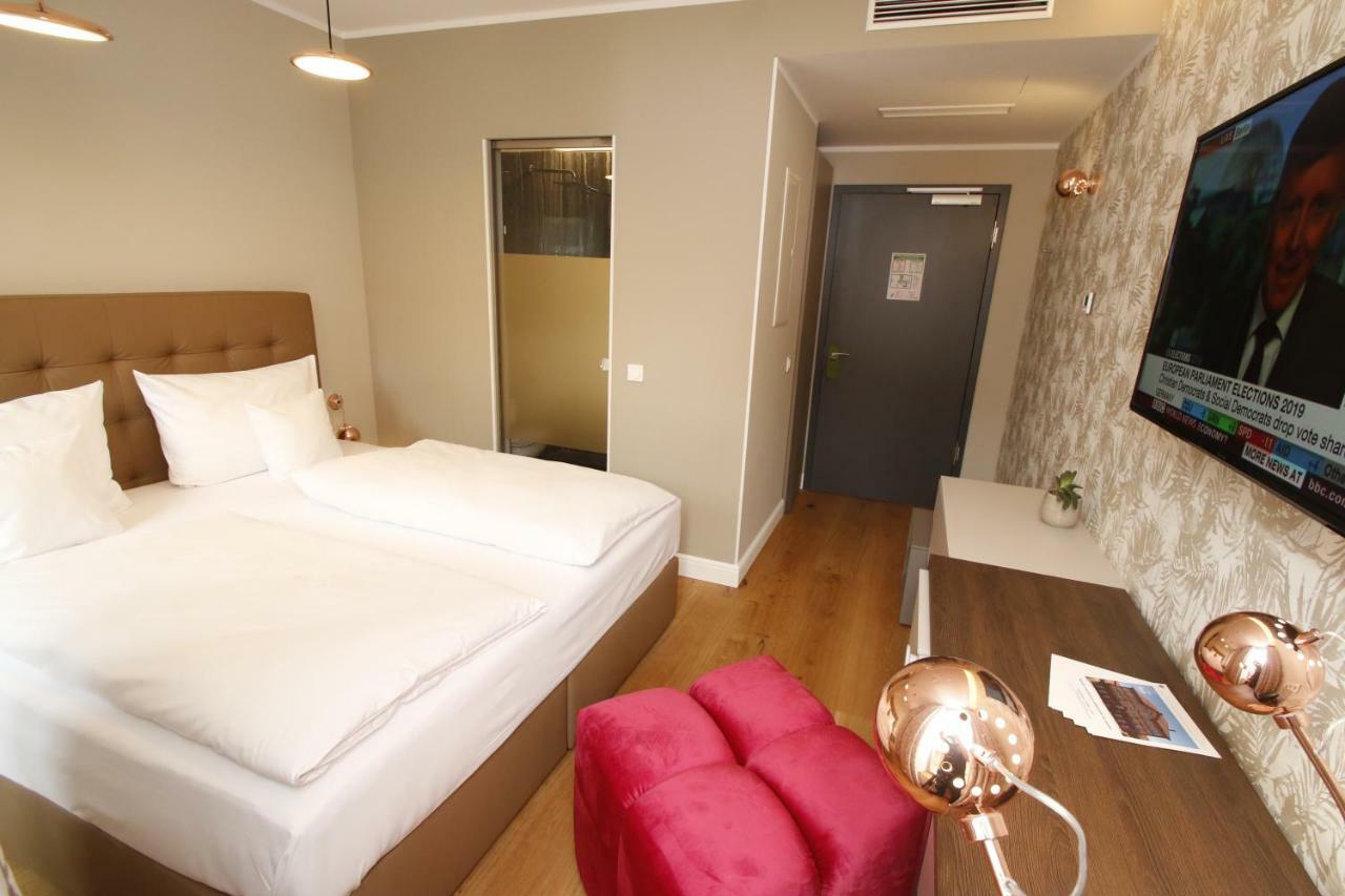 לנדאו אין דר פאלץ Amelie No 1 Hotel & Appartements מראה חיצוני תמונה