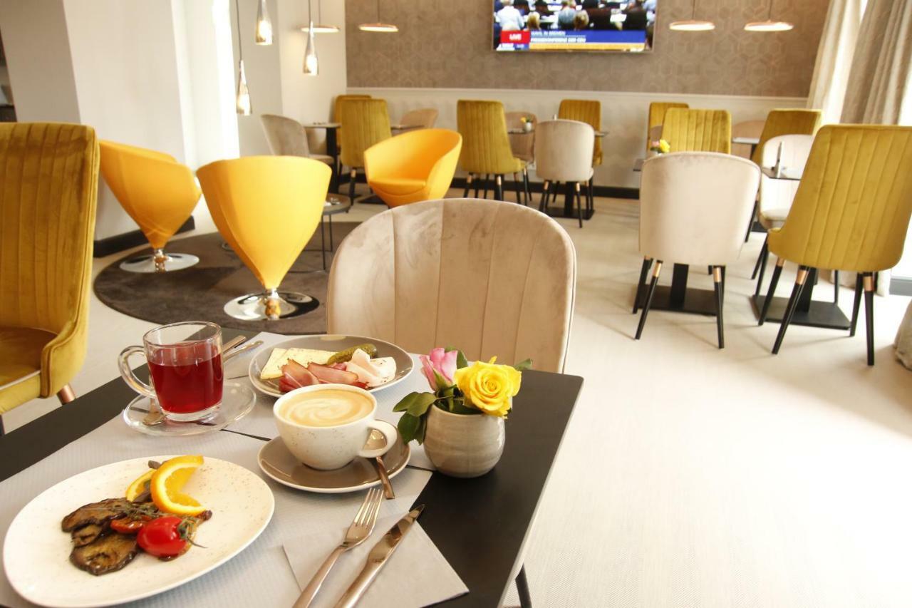לנדאו אין דר פאלץ Amelie No 1 Hotel & Appartements מראה חיצוני תמונה
