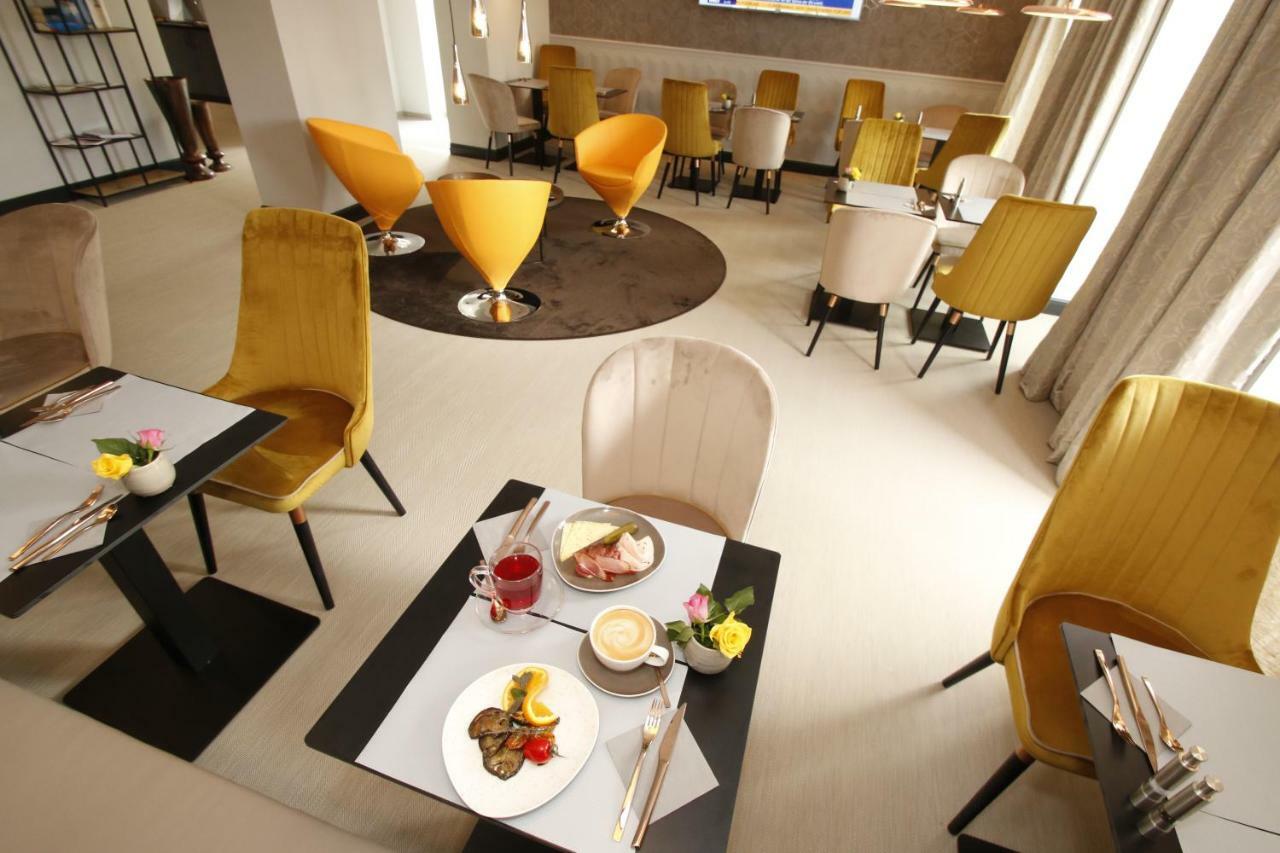 לנדאו אין דר פאלץ Amelie No 1 Hotel & Appartements מראה חיצוני תמונה