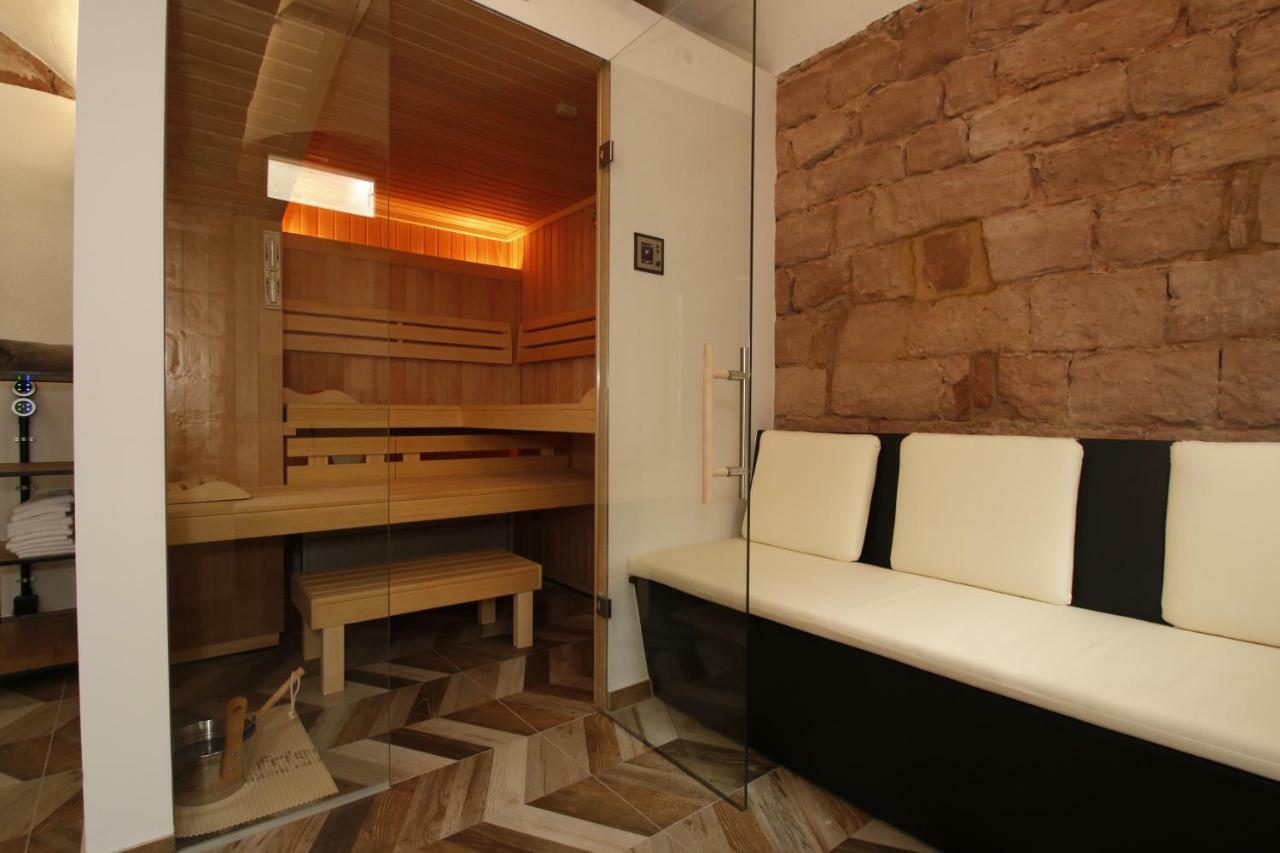 לנדאו אין דר פאלץ Amelie No 1 Hotel & Appartements מראה חיצוני תמונה